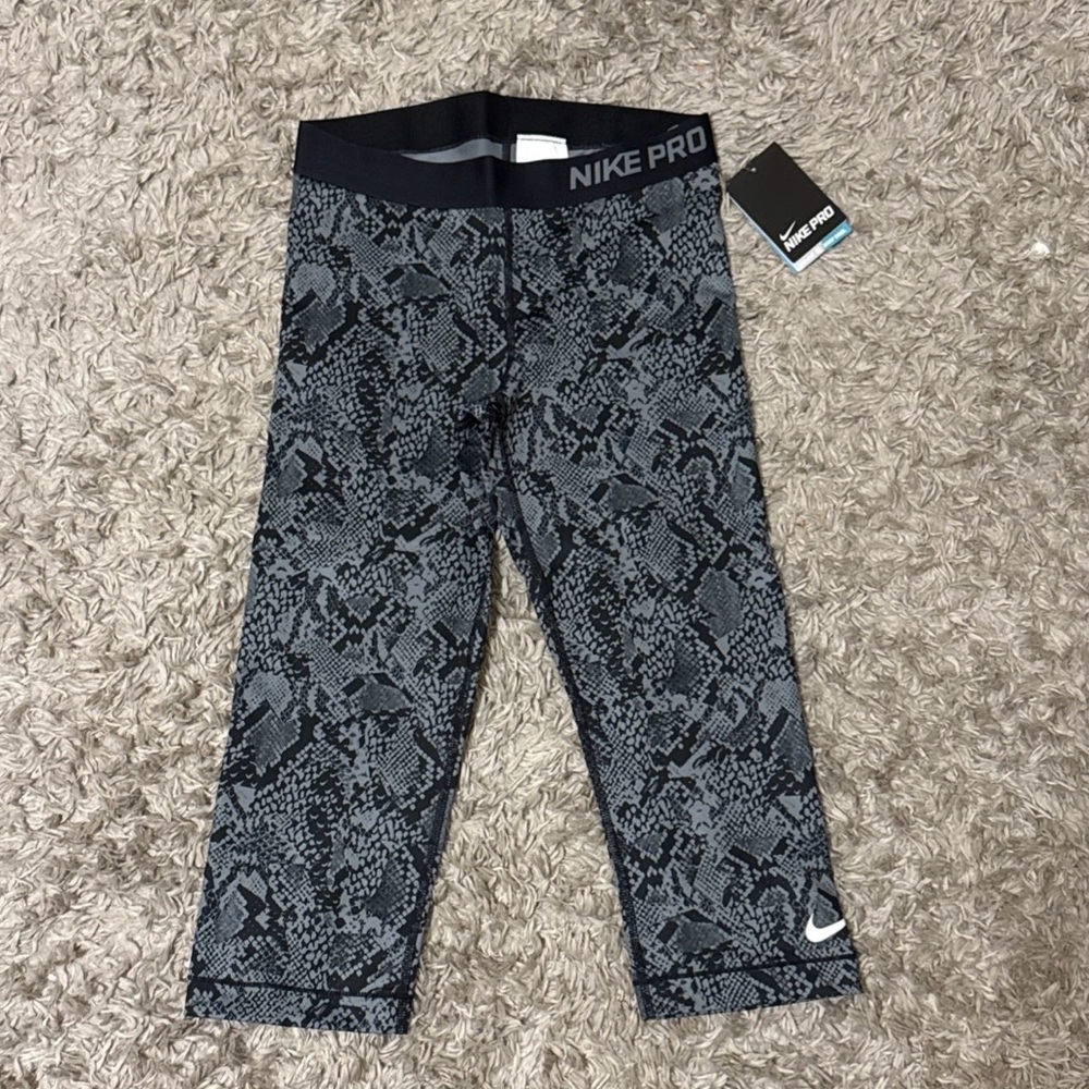 New Nike Pro Women’s Medium Cropped Snakeskin Print Tights